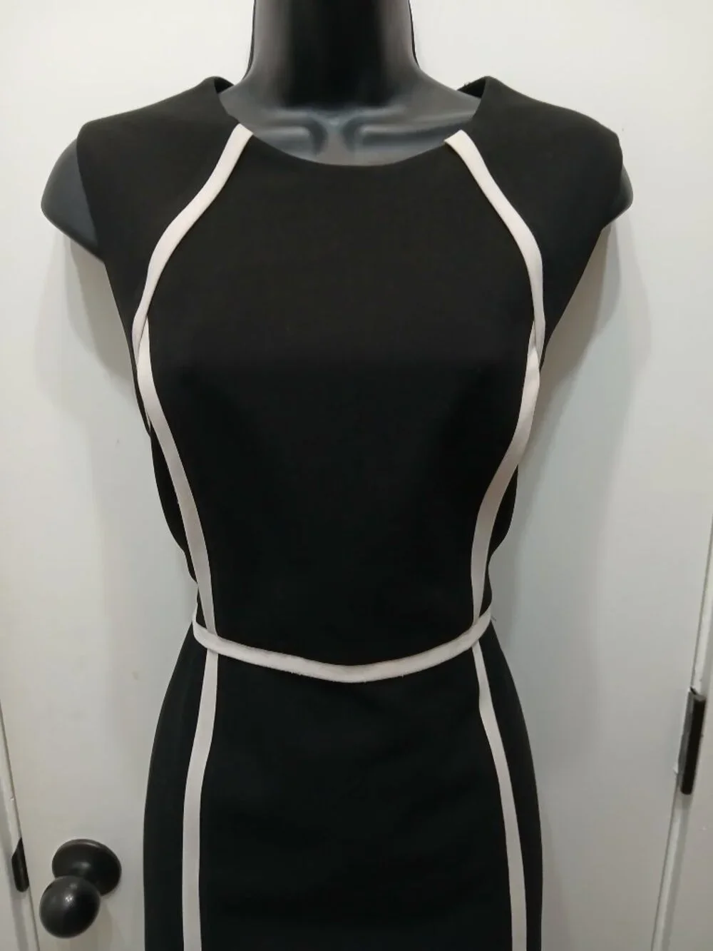 Ellen Tracy Classic Style Dress - Picture 10 of 11